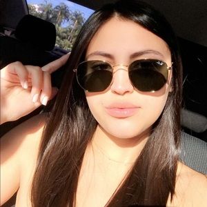 Meet your Posher, Yesenia